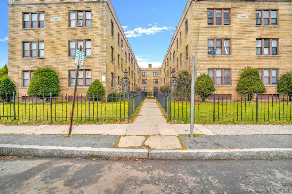 Primary Photo - 39 Sumner St