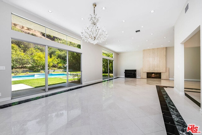 Building Photo - 1860 Loma Vista Dr