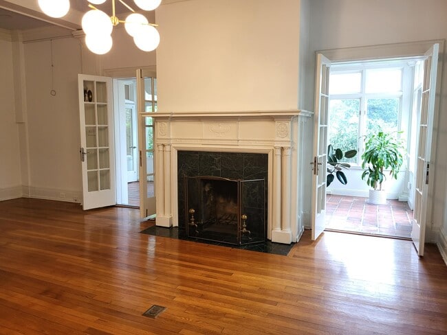 Building Photo - 820 Fleming Ave
