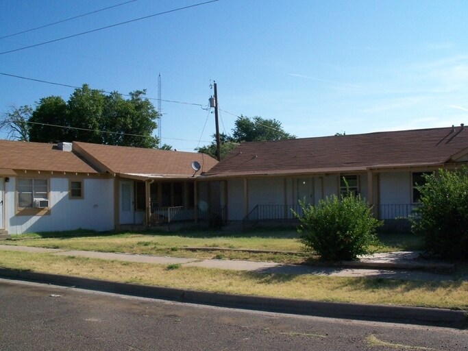 Building Photo - College Apartments