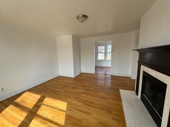 Living room - 267 Spruce Ave
