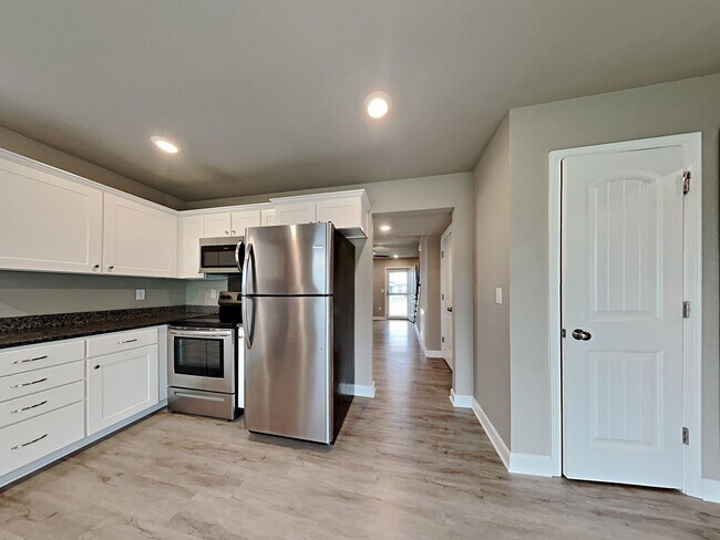 Foto del edificio - 3 BR/2.5BA | Newly Renovated Single Family Home | 1-Car Garage Parking | Community Pool!