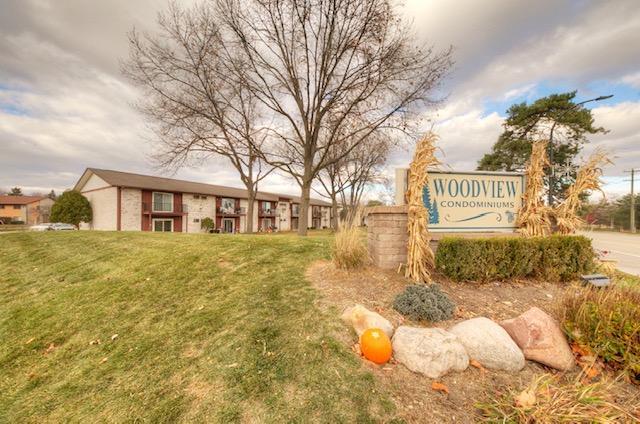 Entry to complex - 7615 Woodview St