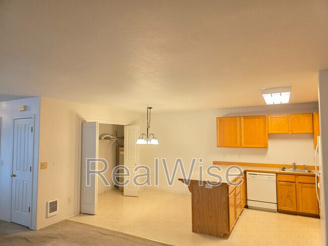 Foto del edificio - 931 NE Hidden Valley Dr