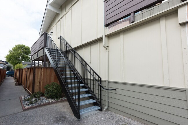 Building Photo - 1823 El Parque Ct