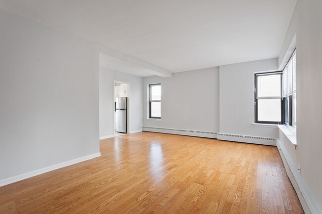 Building Photo - 5858 N Sheridan Rd