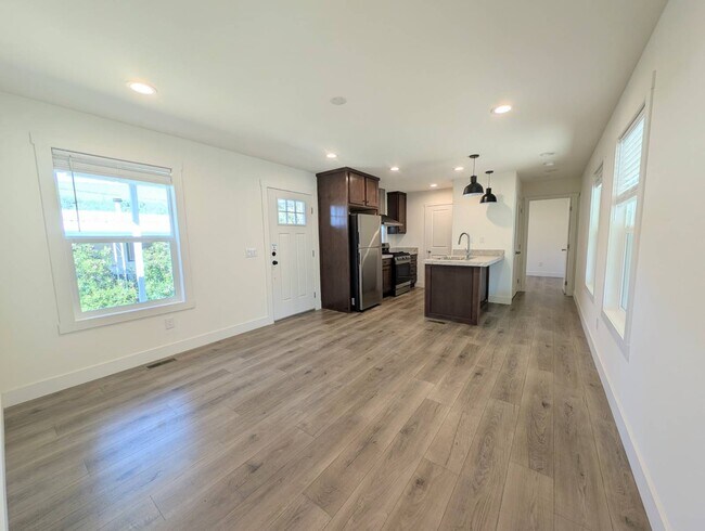 Foto del edificio - 400 Sulphur Bank Dr