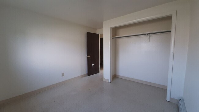 Foto del edificio - Large 1200 sq ft 3 bedroom, 1 bath Townhome