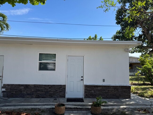 Building Photo - 3321 SW 35th St