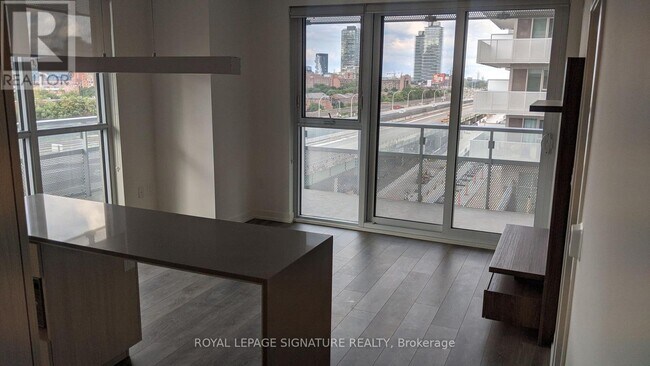 Photo du bâtiment - 15 Lower Jarvis St