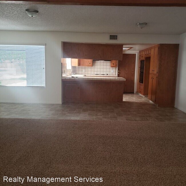 Foto del edificio - 2 br, 2 bath House - 2700 Barrington #E