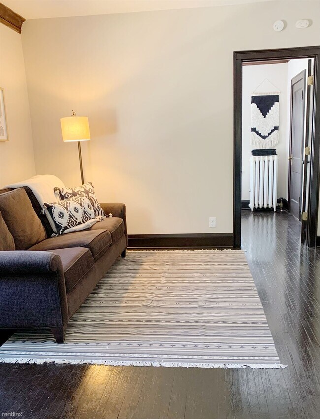 Building Photo - 2 br, 1 bath 4plex - 3921 North Thomas Ave...