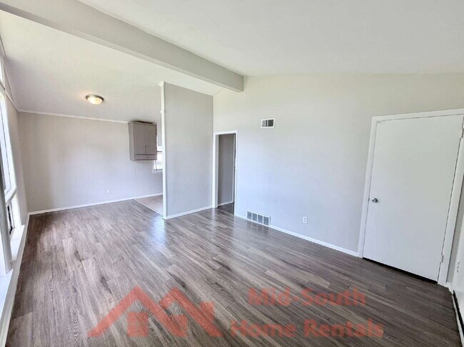 Foto del edificio - 2298 Dells Ave