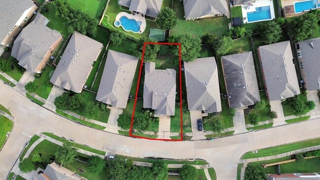 Building Photo - 28523 Pleasant Forest Dr