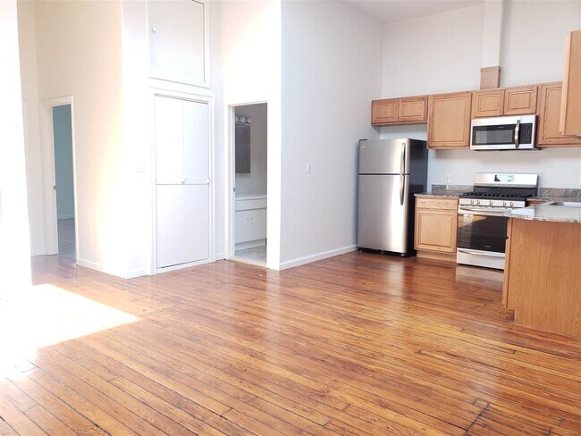 Building Photo - 1426 Willow Ave