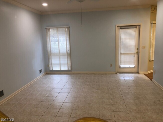 Building Photo - 6 Winged Foot Dr