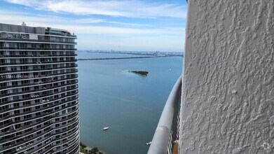 Building Photo - 1750 N Bayshore Dr