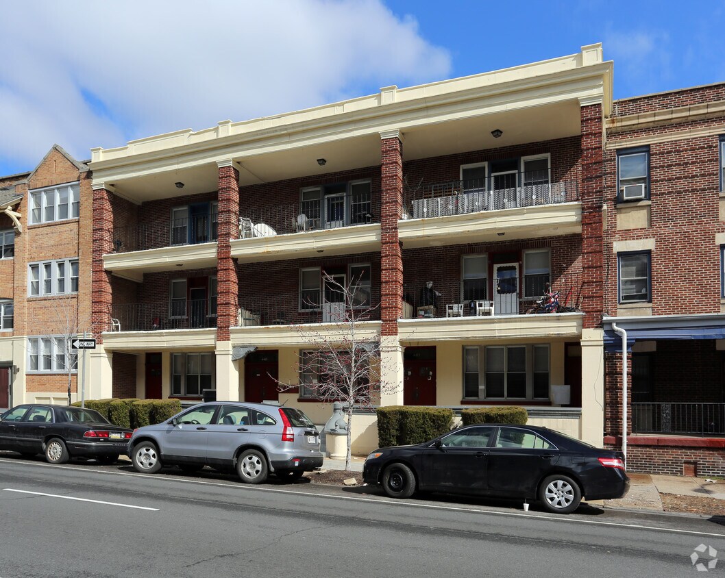 Primary Photo - 4413-4417 Walnut St