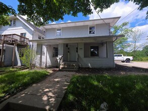 Building Photo - 1224 Pondview Ave