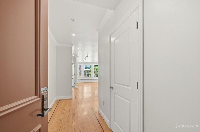 Building Photo - 166 Sanchez St