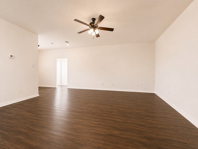 Foto del edificio - AVAILABLE NOW!