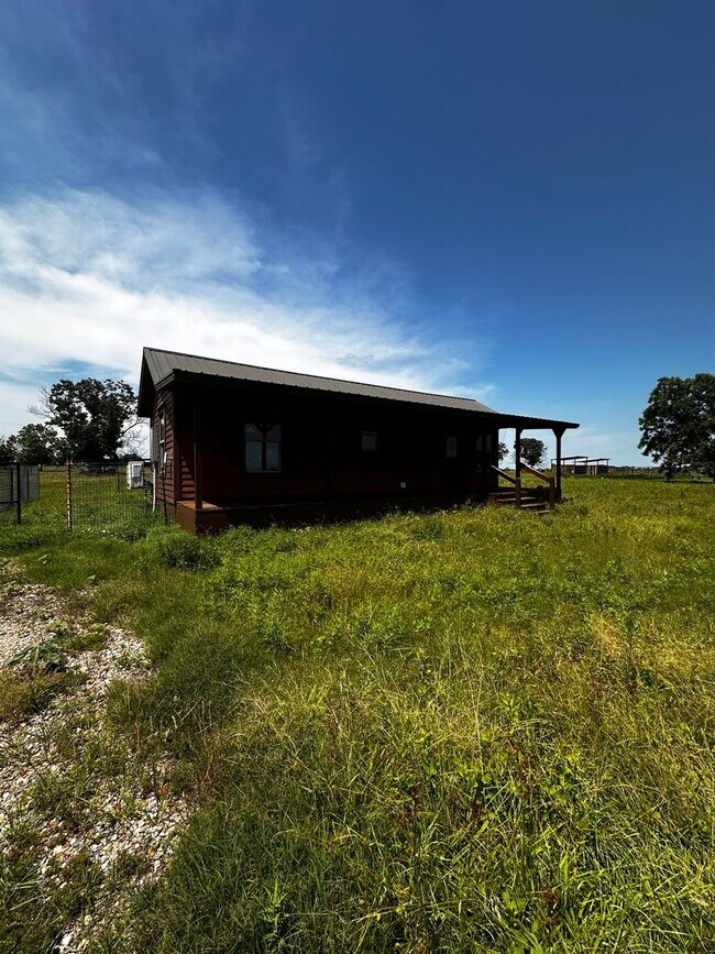 Building Photo - CABIN - Brock ISD - HORSES WELCOME