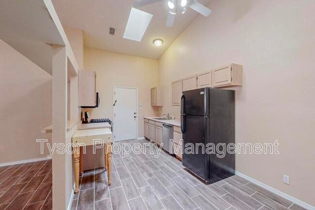 Building Photo - 7909 Cockatoo Ln NE