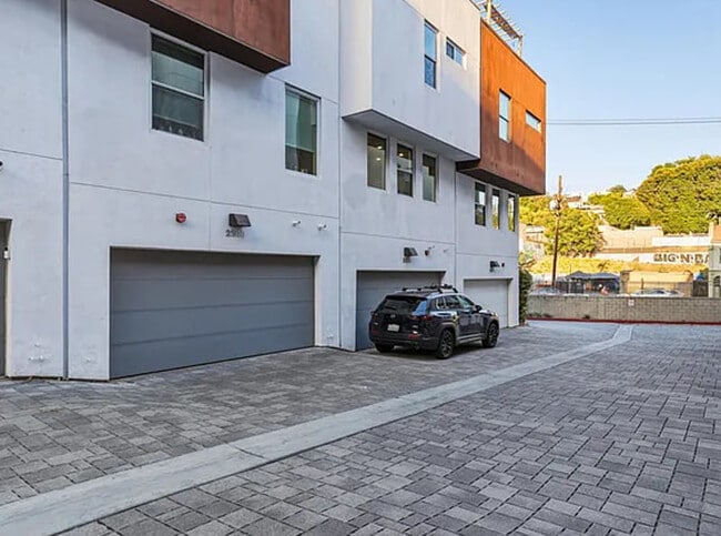 Building Photo - 2203 Selig Dr