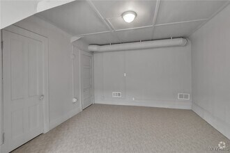 Building Photo - 522 W Ferry St
