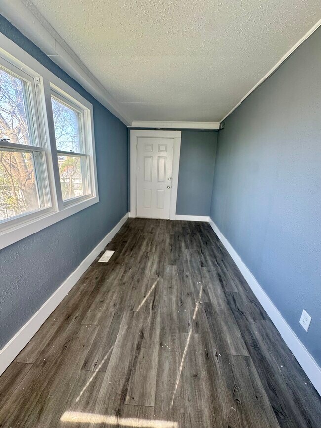 Foto del edificio - 616 E 6th St