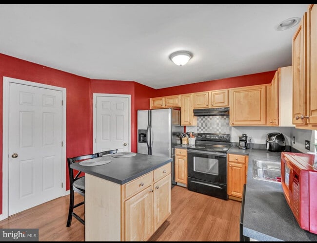 Building Photo - 30 Woodmyre Ln