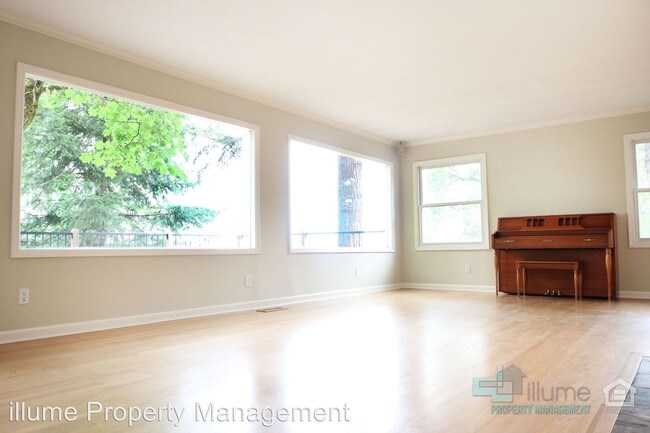 Foto del edificio - 3 br, 3 bath House - 3227 NW Luray Terrace