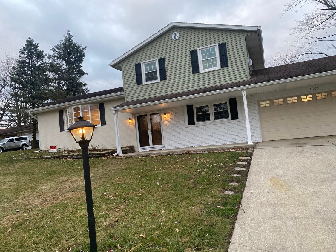 Foto principal - 4305 E Maple Manor Pkwy