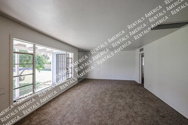 Foto del edificio - Move in ready!