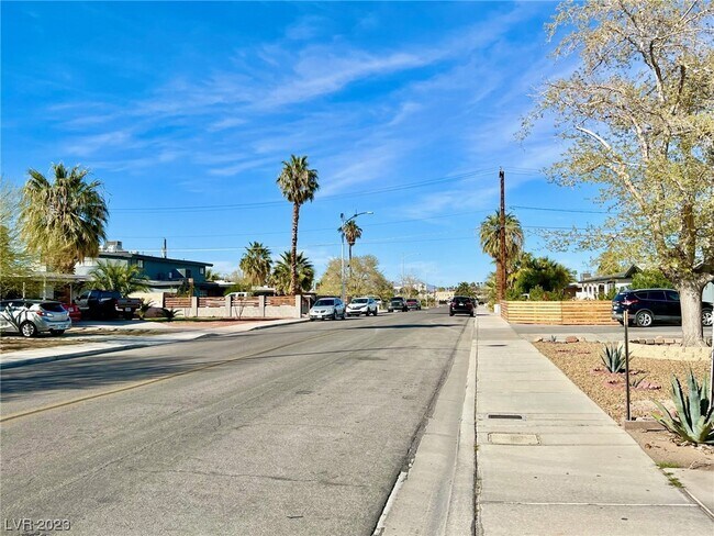 Foto del edificio - 2305 Santa Paula Dr