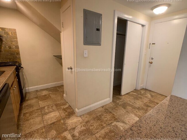 Foto del edificio - 1018 Beacon St