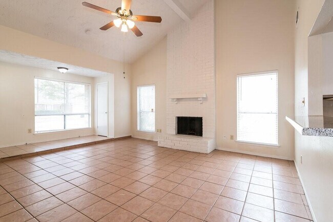 Foto del edificio - 10618 Plum Lake Dr