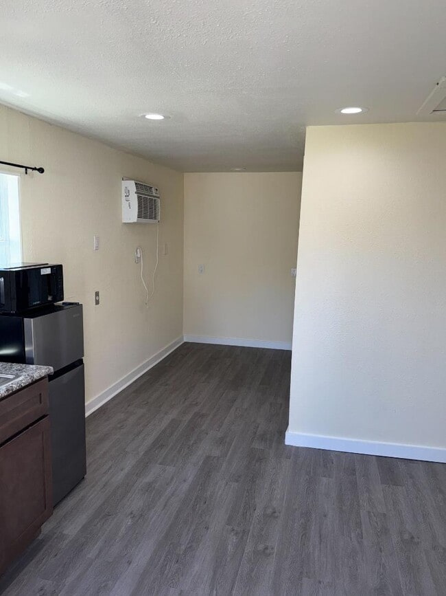 Foto del edificio - 3944 Clermont Dr
