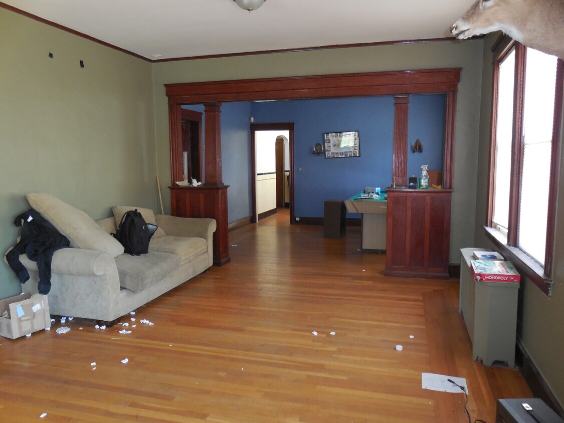 Primary Photo - 594 River Ave