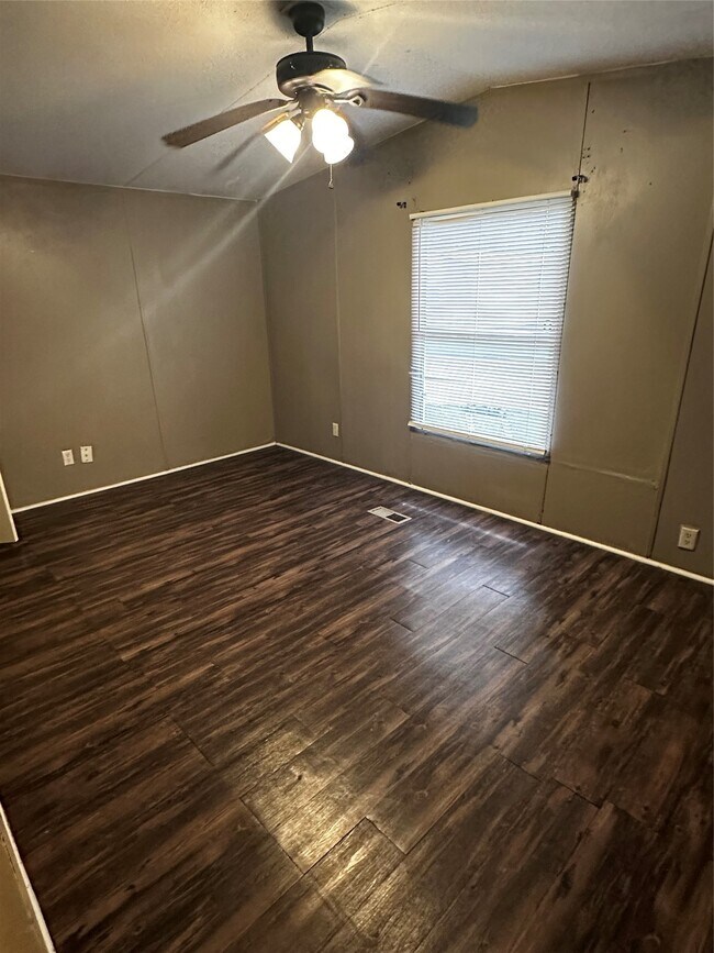 Building Photo - 2021 N Battlebell Rd