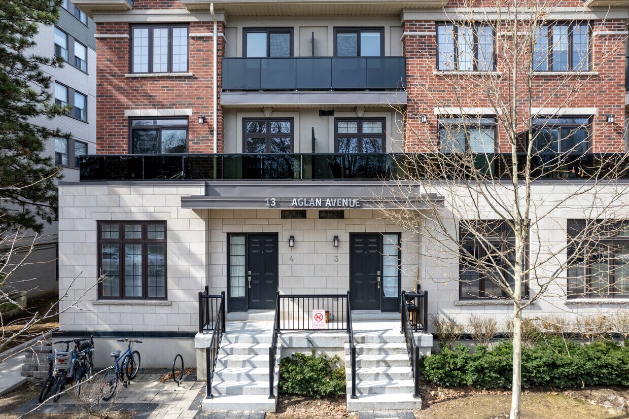 130 Raglan Ave, Toronto, ON M6C 2K6 130 Raglan Ave Toronto, ON