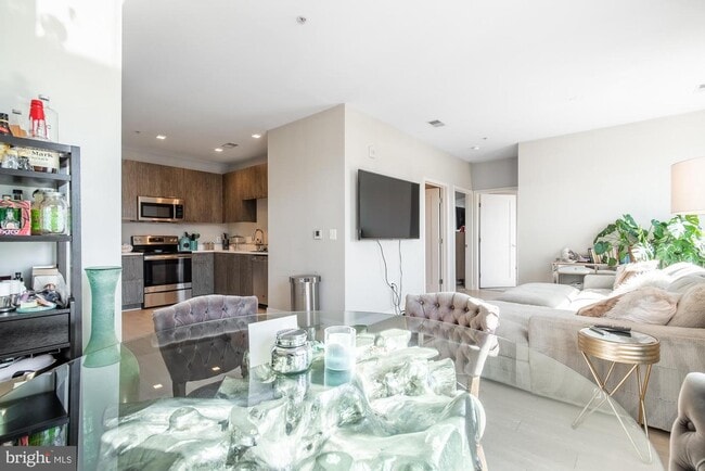 Building Photo - 989 S Buchanan St