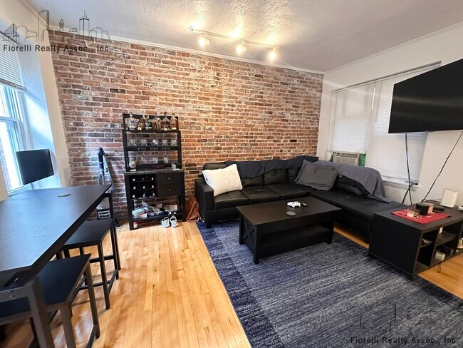 Building Photo - 47 Tileston St