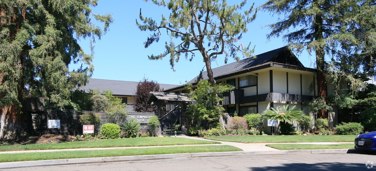 Building Photo - 5105 N Roosevelt Ave