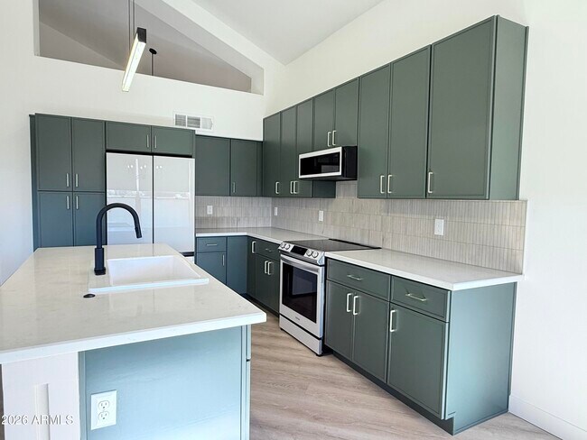 Building Photo - 6891 W Via Del Sol Dr