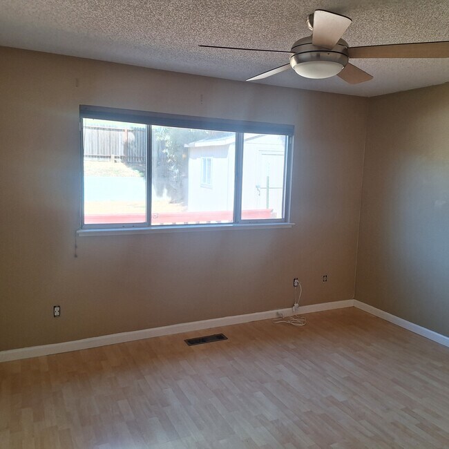 Foto del edificio - 741 Castlewood Ct