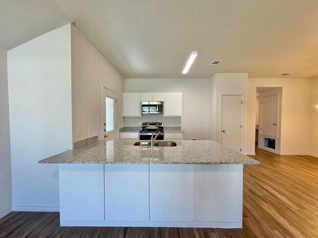 Building Photo - 1712 Castroville Trl