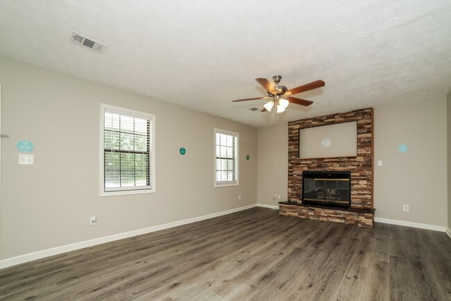 Foto del edificio - 2483 Wood Meadows Dr