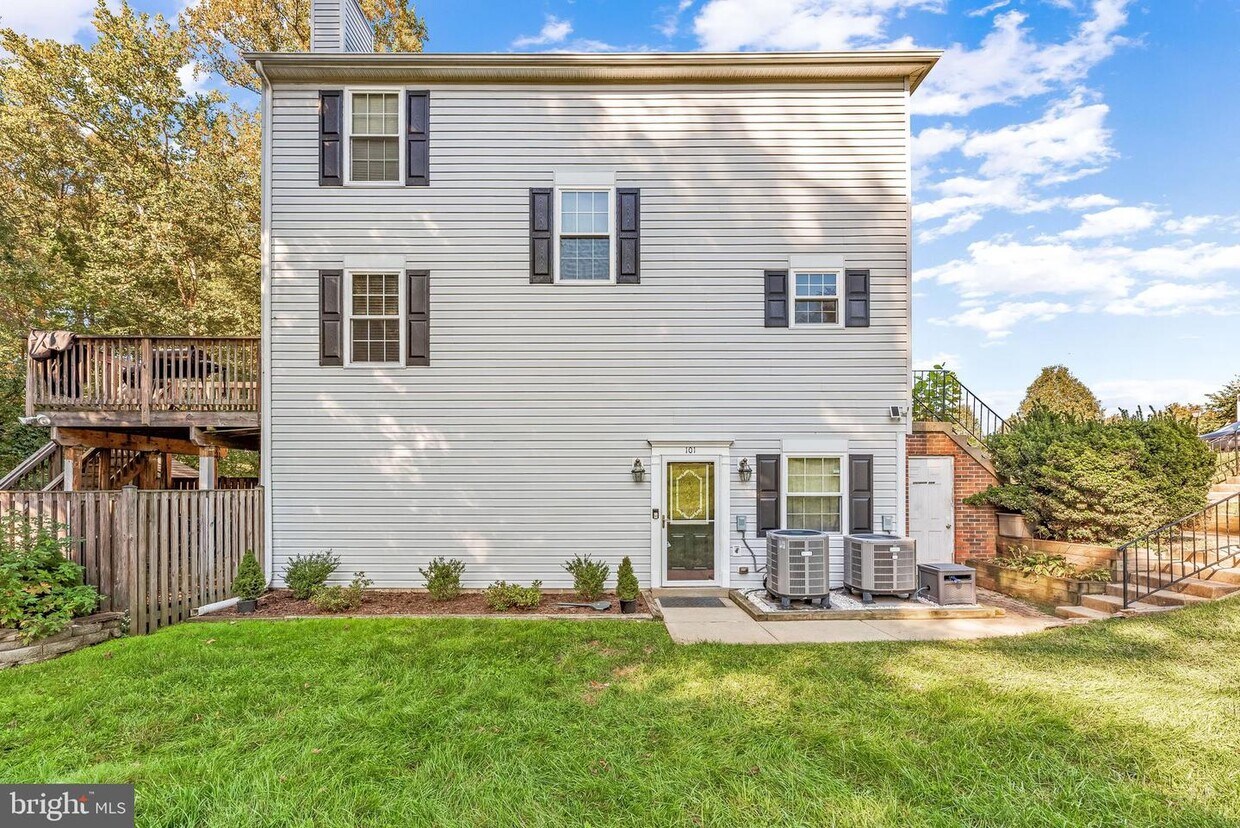 Primary Photo - 101 Charleston Ct