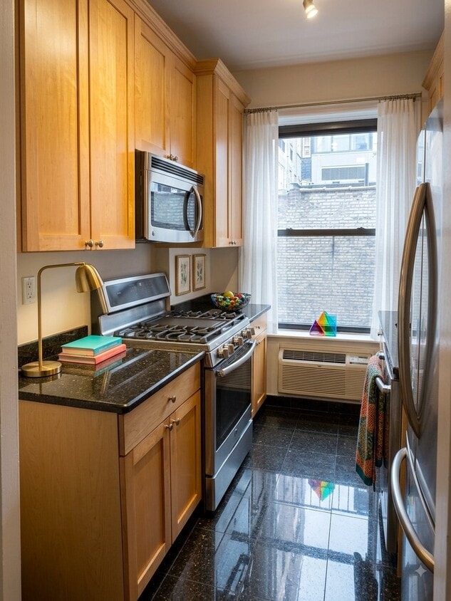 Building Photo - 111 E 80th St